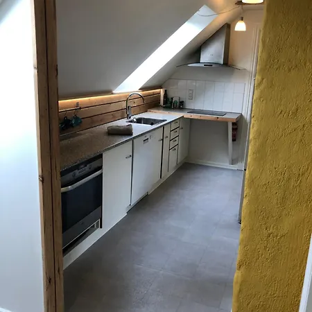 Cozy 1 - Free Parking In The Street *